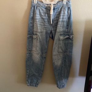 Super cute cargo jeans! Super comfy!